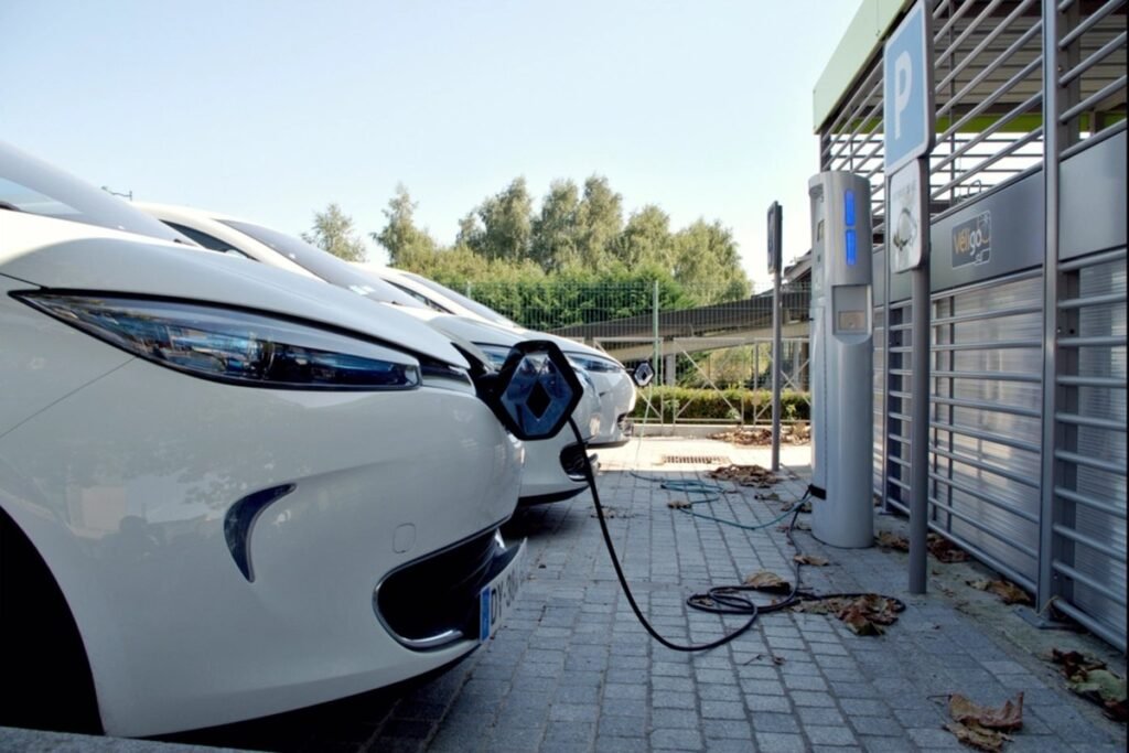 Carga rápida en coche eléctrico: cómo funciona y por qué se ralentiza al 80%