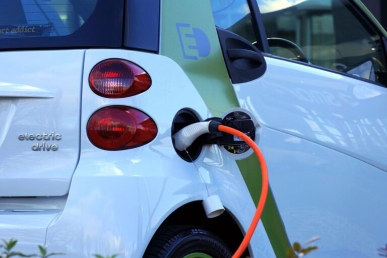 Cuánto cuesta cargar un coche eléctrico: en casa y en la calle