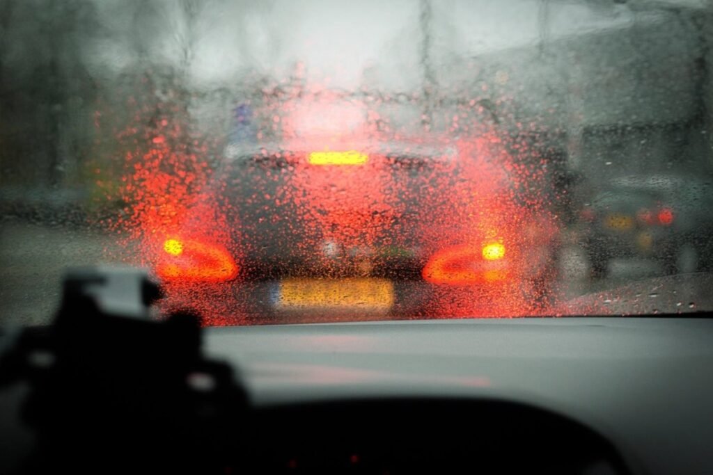 Etiquetas ambientales de la DGT: qué significa cada una y cuál tiene tu coche